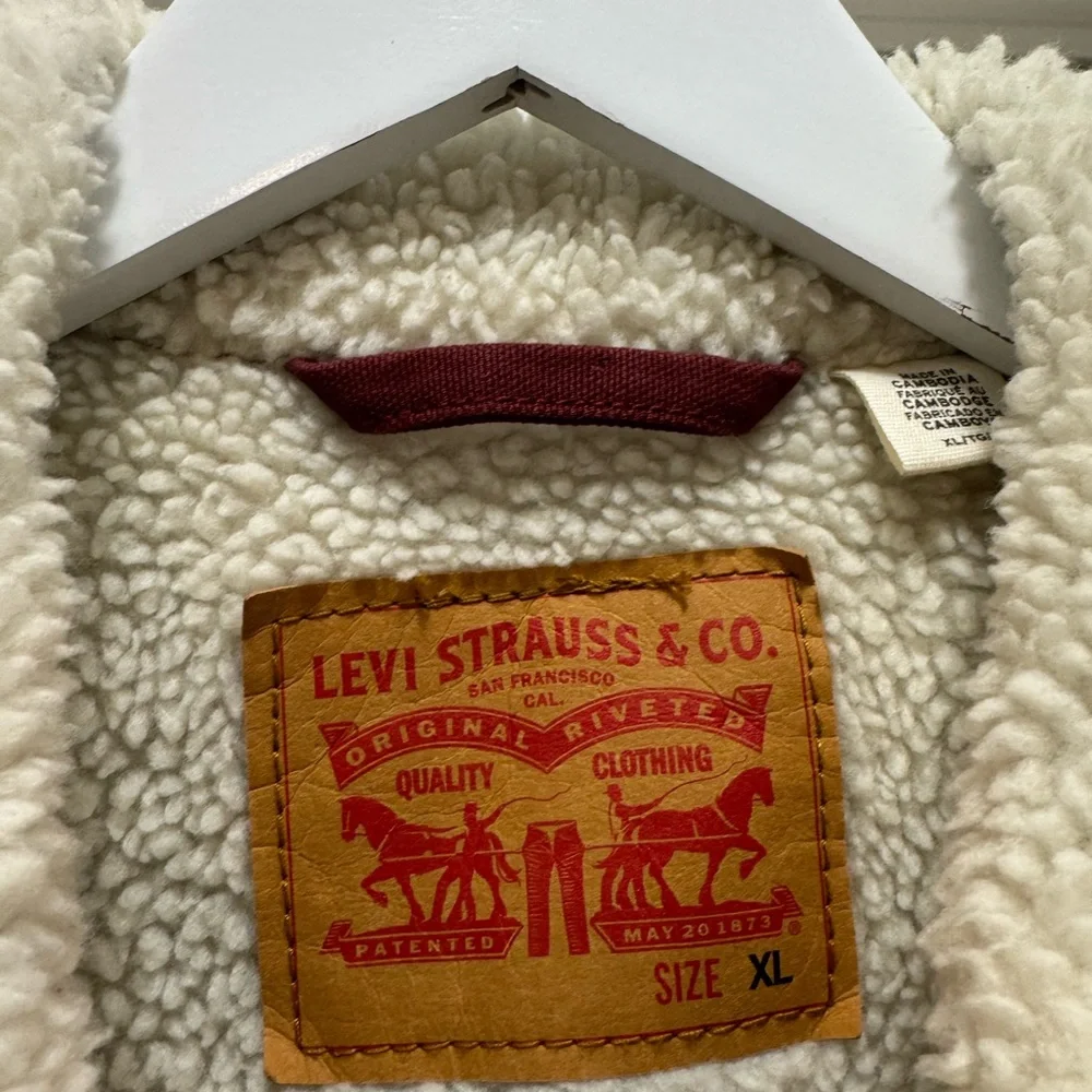 Levi's Sherpa Trucker Jacket - Picture 4 of 11